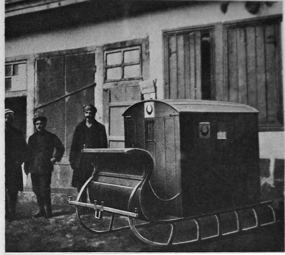 A historic Ottoman Red Crescent ambulance; contextual image of the movement’s early work.