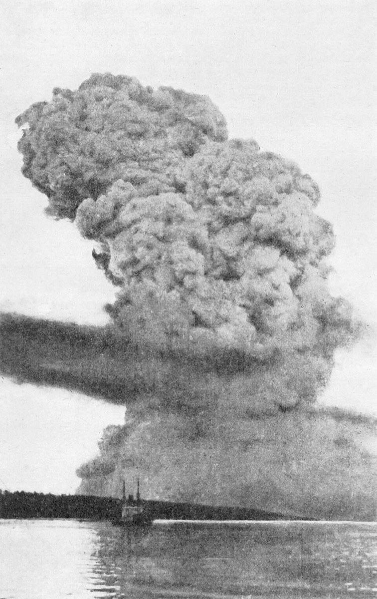 A historical photograph of the cloud above Halifax following the 1917 explosion.